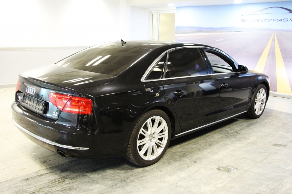 2012 AUDI A8