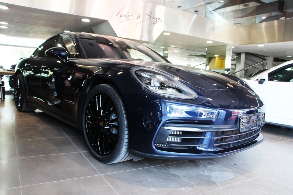 2017 PORSCHE Panamera 4S